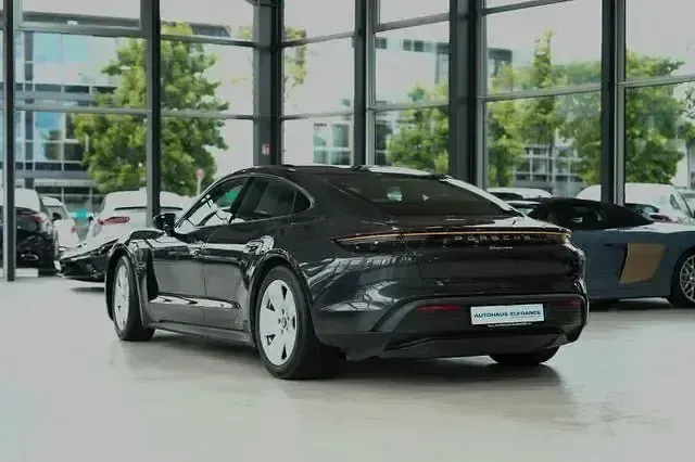 Gebraucht Porsche Taycan 350 kW (476 PS) 2021 Vulkangraumetallic Kleinwagen