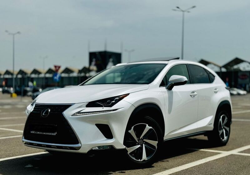 Weiß Gebraucht 2020 Lexus NX300h E-FOUR Luxury Line SUV | 38.500 € (Etwas zu teuer) - Bild 1/4