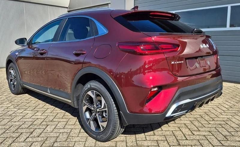 Neu Kia XCeed 150 PS (110 kW) 2026 Rot SUV