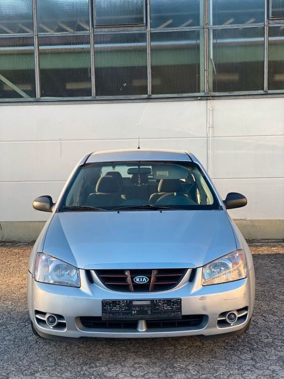 Silber Gebraucht 2005 Kia Cerato EX Limousine | 1.300 € - Bild 1/4