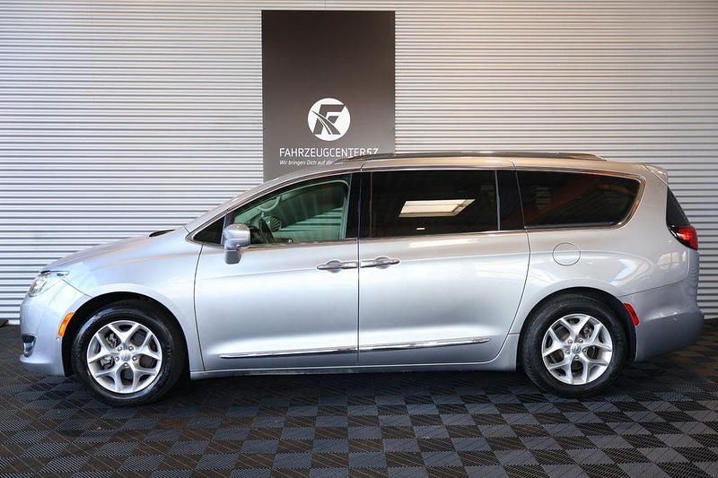 Gebraucht Chrysler Pacifica Touring 291 PS (214 kW) 2019 Silber Kombi