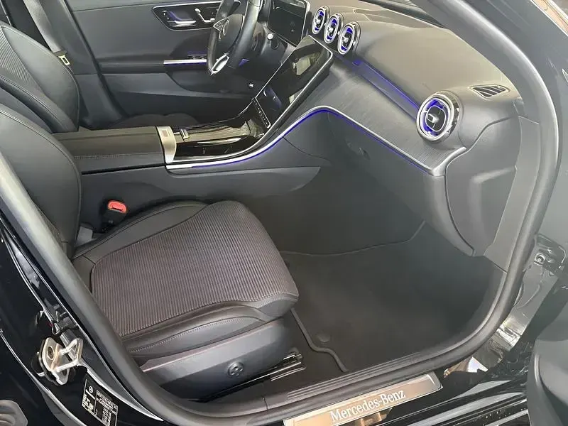 Gebraucht Mercedes C200 163 PS (119 kW) 2024 Schwarz Kombi