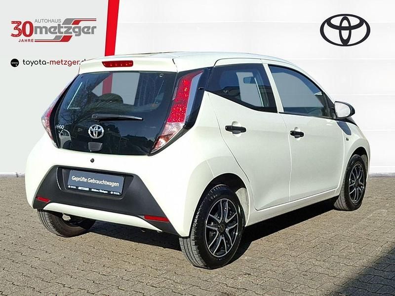 Gebraucht Toyota Aygo 69 PS (50 kW) 2018 Weiß Kleinwagen