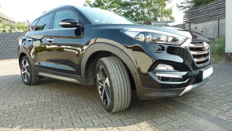 Schwarz Gebraucht 2016 Hyundai Tucson Premium SUV | 17.990 € (Etwas zu teuer) - Bild 1/4