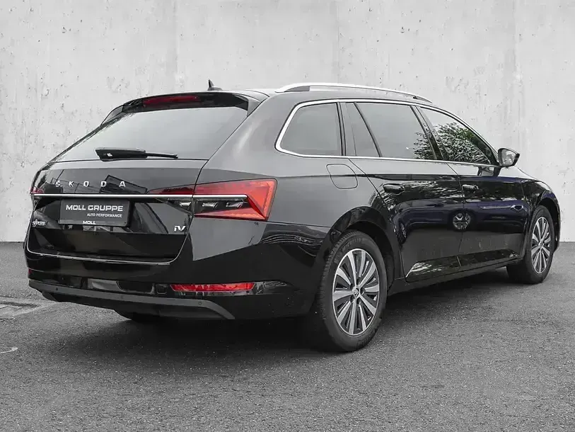 Gebraucht Skoda Superb Style 218 PS (160 kW) 2023 Blackmagic perleffekt (metallic) Kombi