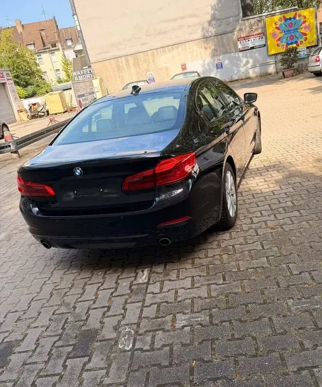Gebraucht BMW 520 Sport Line 184 PS (135 kW) 2017 Schwarz Limousine