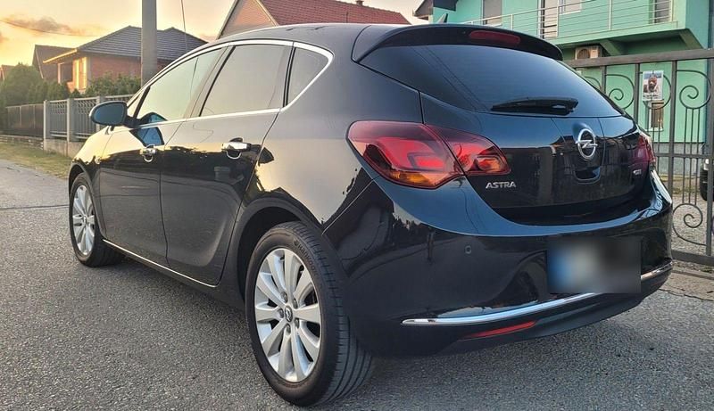 Gebraucht Opel Astra Innovation 131 PS (96 kW) 2013 Schwarz Limousine