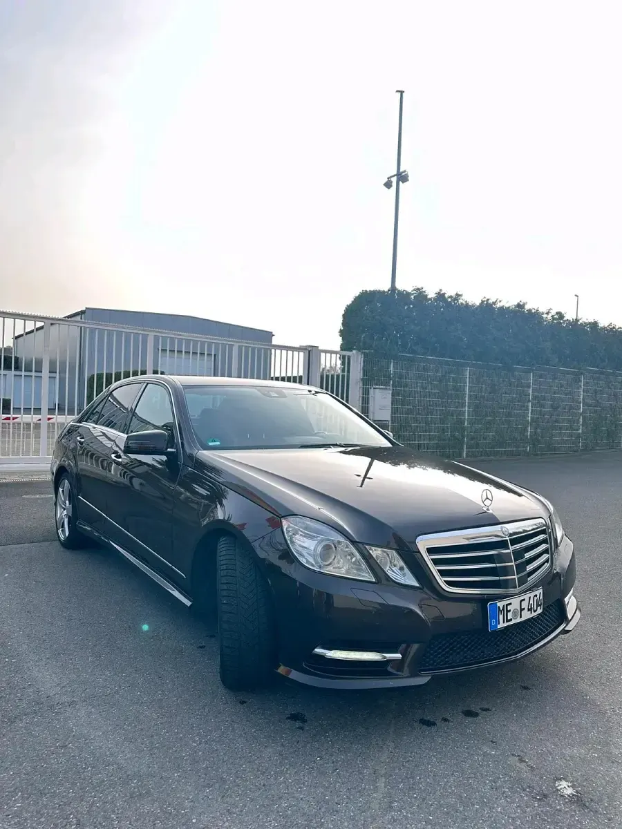 Gebraucht Mercedes E350 AMG 265 PS (194 kW) 2012 Braun Limousine