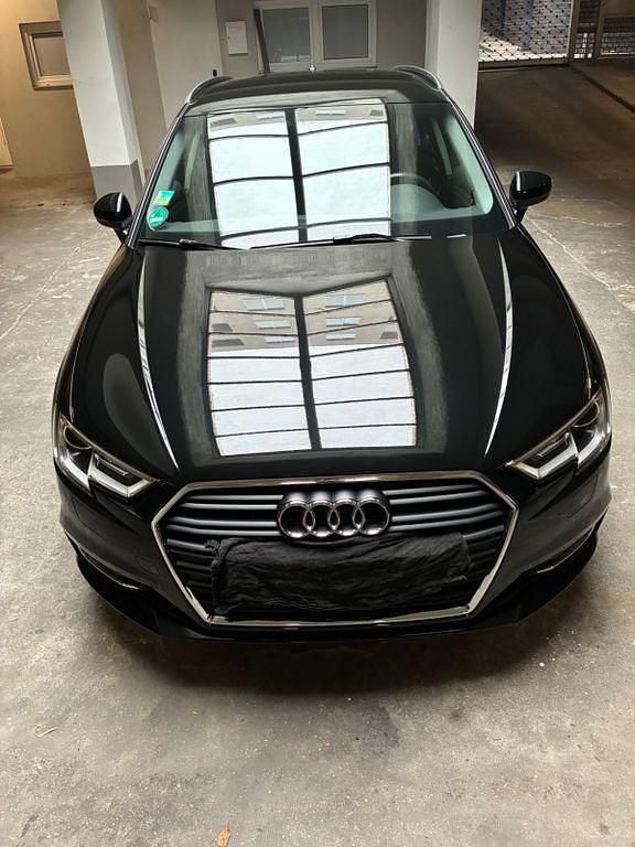 Schwarz Gebraucht 2018 Audi A3 Sportback Design Limousine | 17.800 € (Fairer Preis) - Bild 1/4