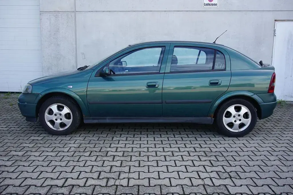 Gebraucht Opel Astra 84 PS (61 kW) 2003 Jadegruen mi2 Limousine