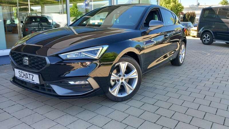 Mitternachtsschwarz Neu 2024 Seat Leon FR Kleinwagen | 28.970 € (Fairer Preis) - Bild 1/2