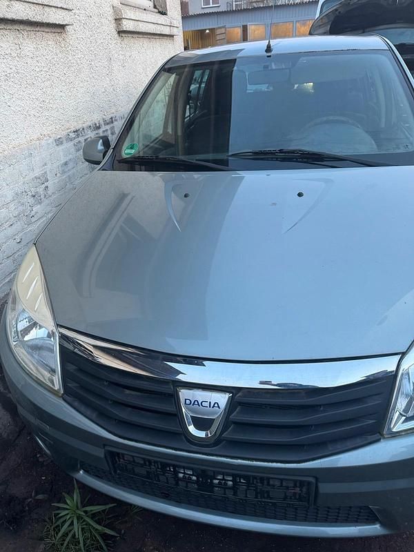 Blau Gebraucht 2010 Dacia Sandero Limousine | 2.000 € (Fairer Preis) - Bild 1/4