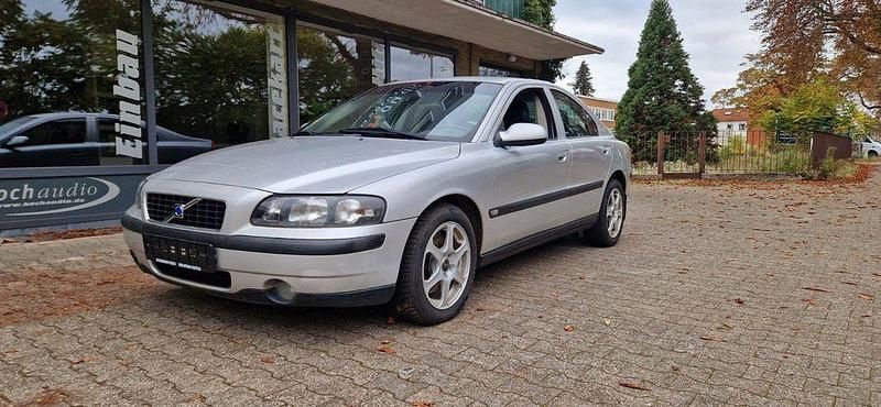 Silber Gebraucht 2002 Volvo S60 Comfort Limousine | 2.900 € (Guter Preis) - Bild 1/4