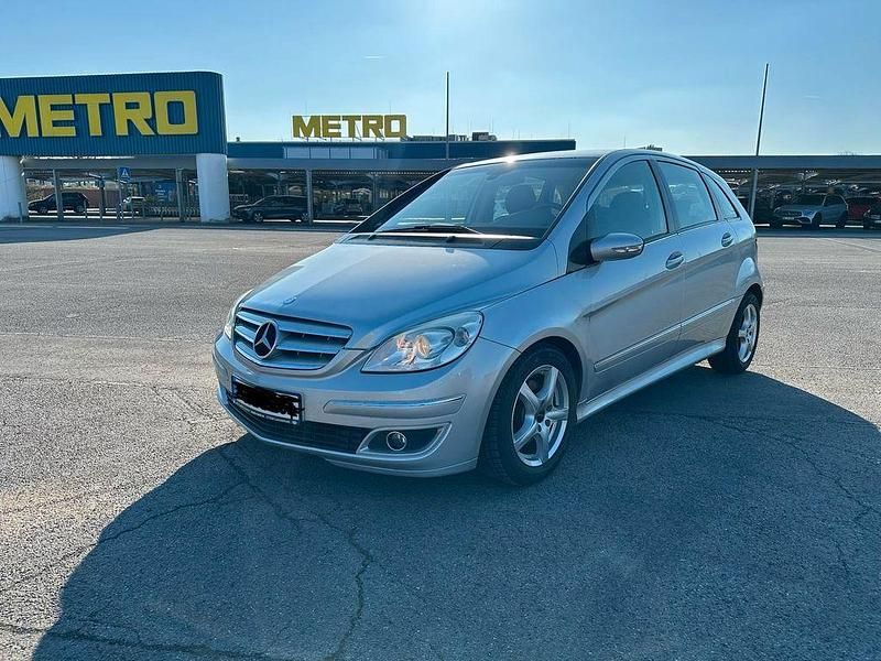 Gebraucht Mercedes B200 136 PS (100 kW) 2006 Silber Van / Kleinbus