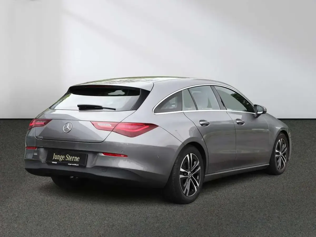 Gebraucht Mercedes CLA200 Shooting Brake 163 PS (119 kW) 2025 lack mountaingrau Kombi