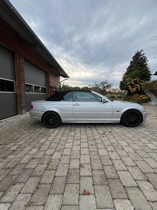 Silber Gebraucht 2001 BMW 323 Cabriolet M Sport Cabrio | 5.800 € - Bild 1/4