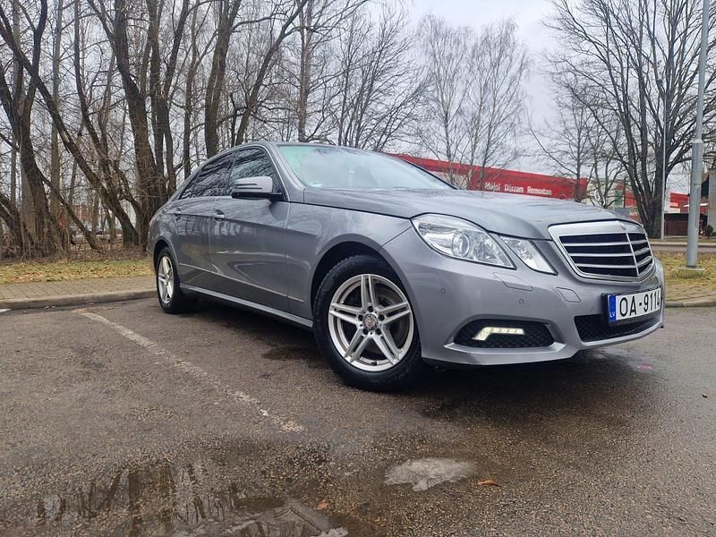 Silber Gebraucht 2009 Mercedes E250 Limousine | 10.000 € (Fairer Preis) - Bild 1/4