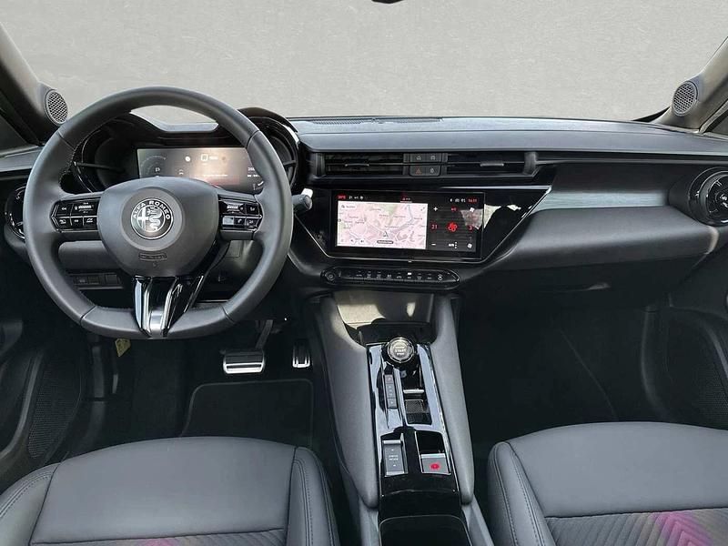 Rot Gebraucht 2024 Alfa Romeo GT Junior Limousine | 50.514 € - Bild 1/4