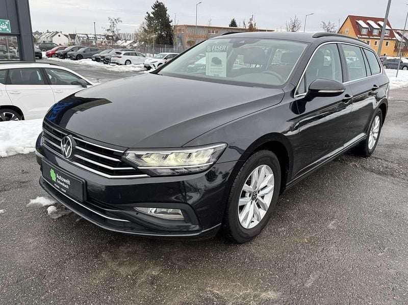 Gebraucht VW Passat 150 PS (110 kW) 2023 Deep black perleffekt Kombi