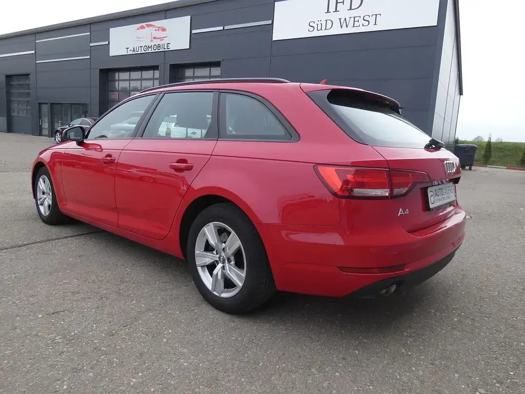 Gebraucht Audi A4 Basis 150 PS (110 kW) 2017 Rot Kombi