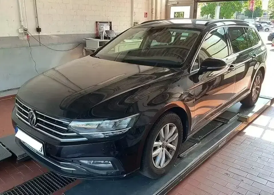 Gebraucht VW Passat Business 150 PS (110 kW) 2022 Kombi