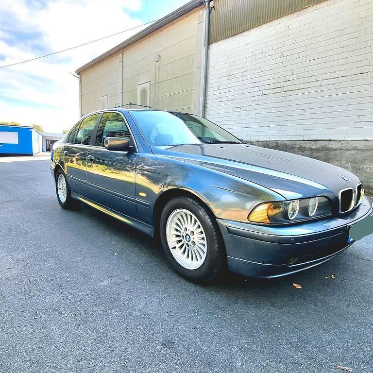 Grau Gebraucht 2001 BMW 520 Limousine | 2.400 € (Guter Preis) - Bild 1/4