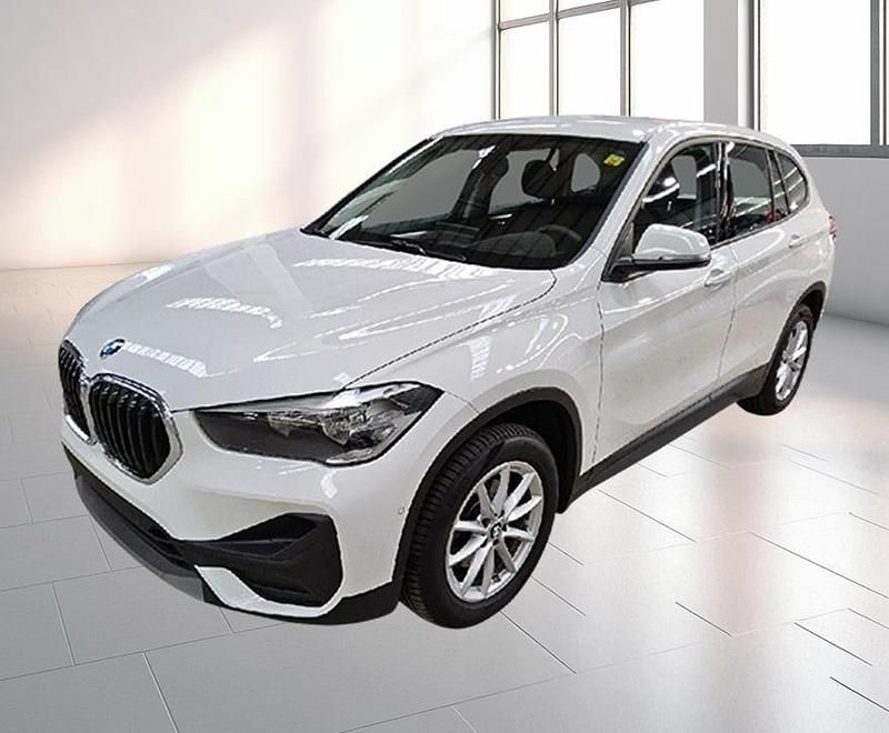 Alpinweiss Gebraucht 2020 BMW X1 Advantage SUV | 22.680 € (Superpreis) - Bild 1/4