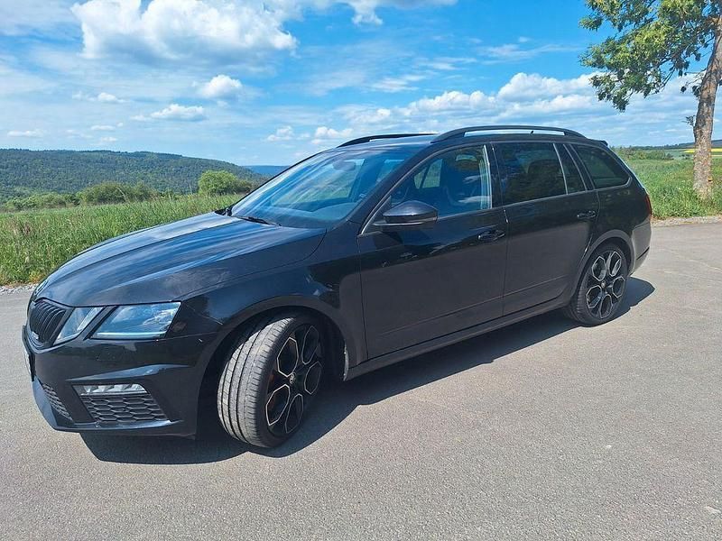 Schwarz Gebraucht 2019 Skoda Octavia RS Kombi | 23.500 € (Teuer) - Bild 1/4