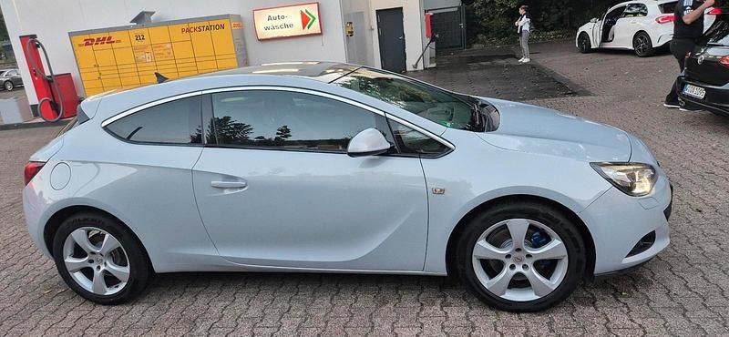 Silber Gebraucht 2012 Opel Astra GTC Sport Limousine | 6.999 € (Fairer Preis) - Bild 1/4