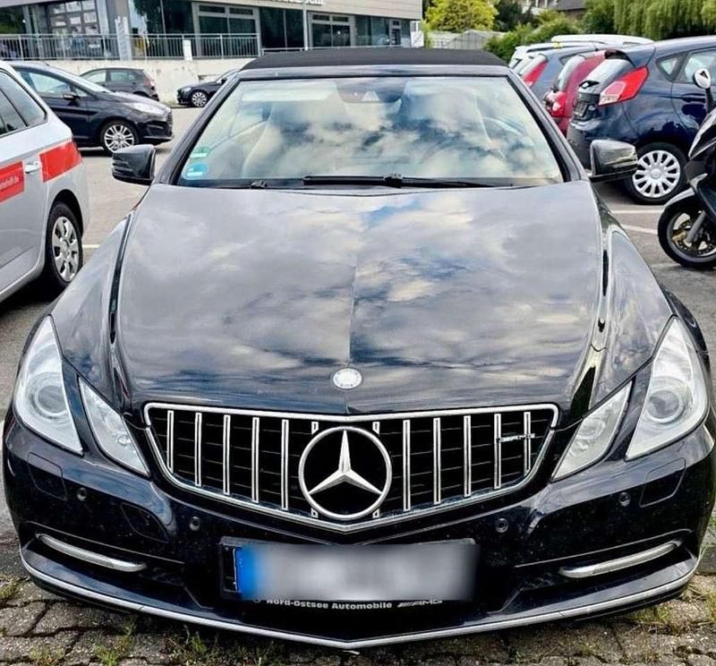 Schwarz Gebraucht 2011 Mercedes E250 Cabrio | 10.999 € (Fairer Preis) - Bild 1/4