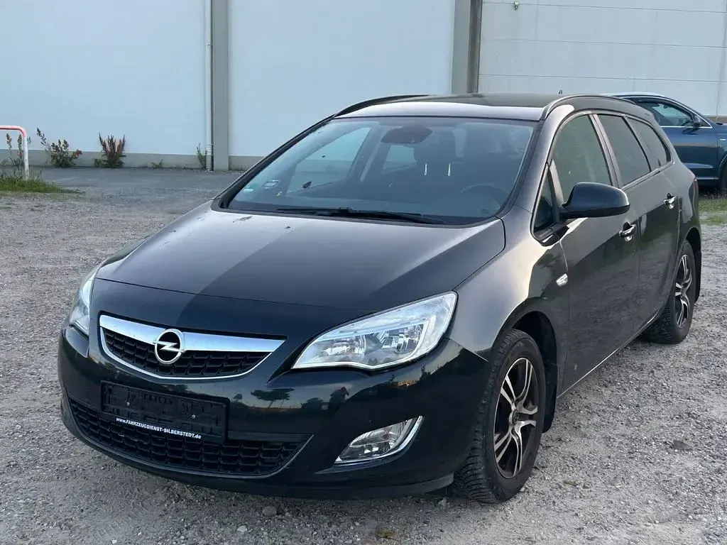 Gebraucht Opel Astra Design Edition 116 PS (85 kW) 2011 Schwarz Kombi