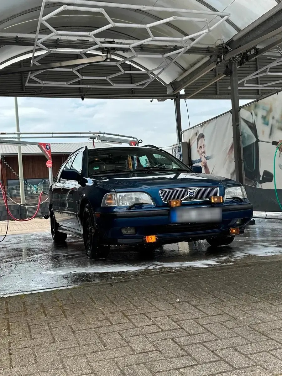 Gebraucht Volvo V40 125 PS (91 kW) 2001 Blau Kombi