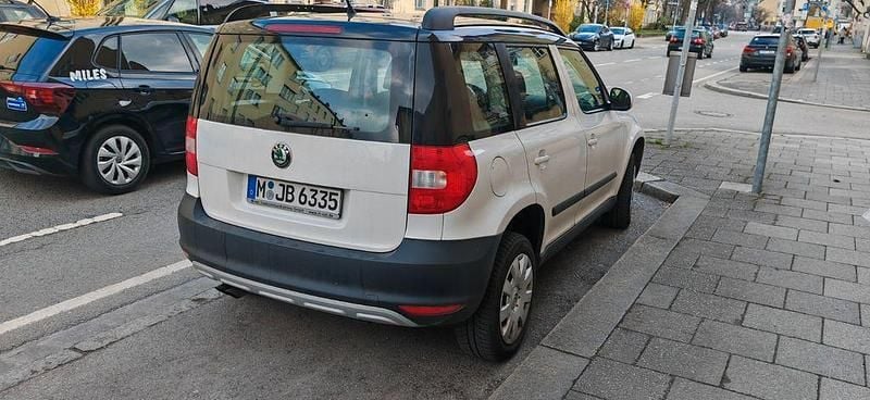 Gebraucht Skoda Yeti Active 110 PS (80 kW) 2012 Weiß SUV