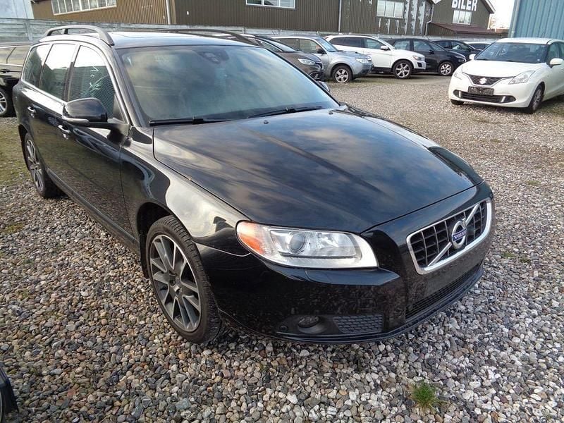 Gebraucht Volvo V70 Summum 179 PS (131 kW) 2012 Schwarz Kombi
