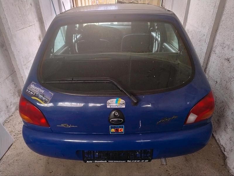 Gebraucht Ford Fiesta 60 PS (44 kW) 1999 Violet Kleinwagen