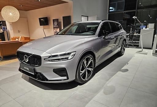 Neu Volvo V60 Plus 197 PS (144 kW) 2026 Silber Kombi