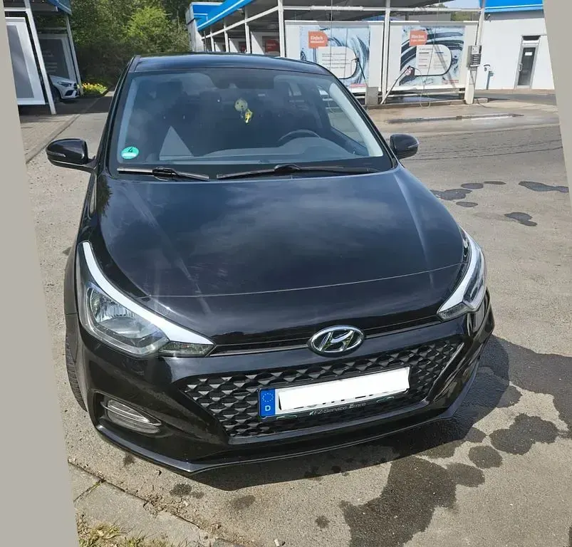 Gebraucht Hyundai i20 Active 101 PS (74 kW) 2020 Schwarz Kleinwagen