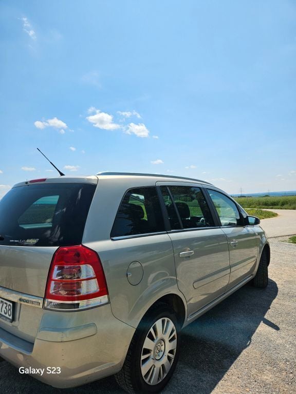 Beige Gebraucht 2009 Opel Zafira Van / Kleinbus | 950 € (Superpreis) - Bild 1/4
