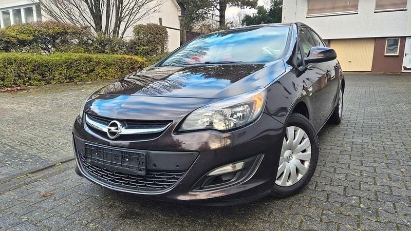 Braun Gebraucht 2014 Opel Astra Active Limousine | 6.270 € (Guter Preis) - Bild 1/4