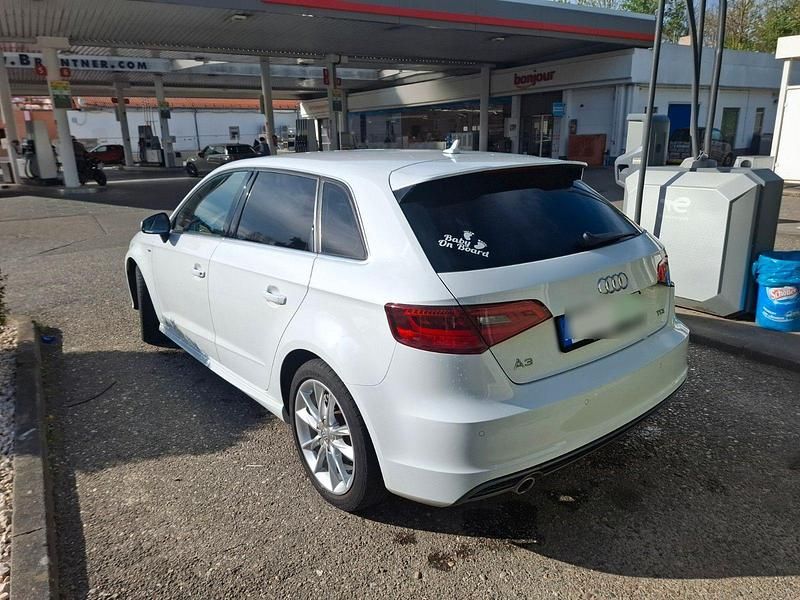 Weiß Gebraucht 2017 Audi A3 Kombi | 15.500 € (Fairer Preis) - Bild 1/4
