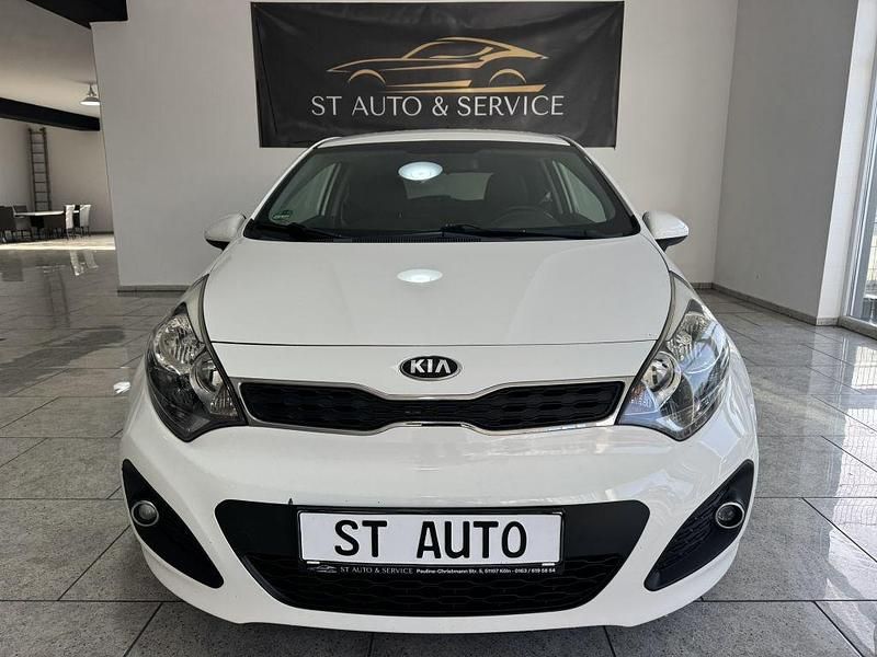 Gebraucht Kia Rio DREAM-TEAM Edition 86 PS (63 kW) 2013 Weiß Limousine