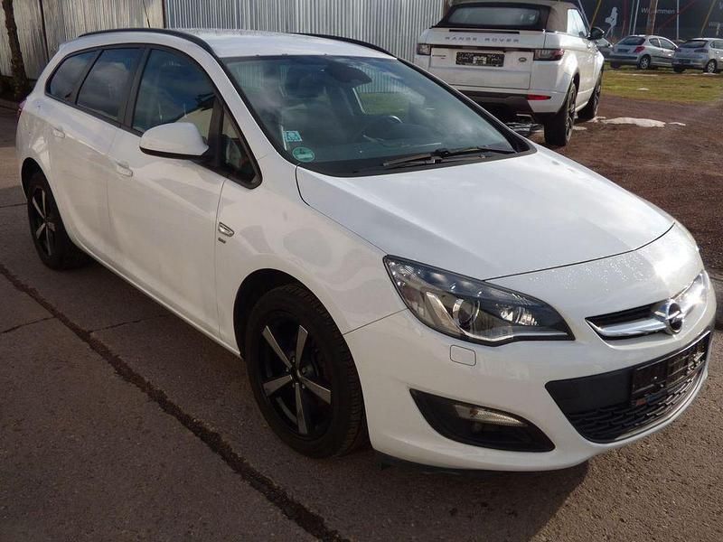 Gebraucht Opel Astra Energy 140 PS (102 kW) 2014 Weiß Limousine