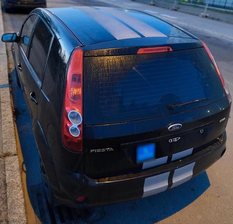 Gebraucht Ford Fiesta 90 PS (66 kW) 2008 Schwarz Kleinwagen