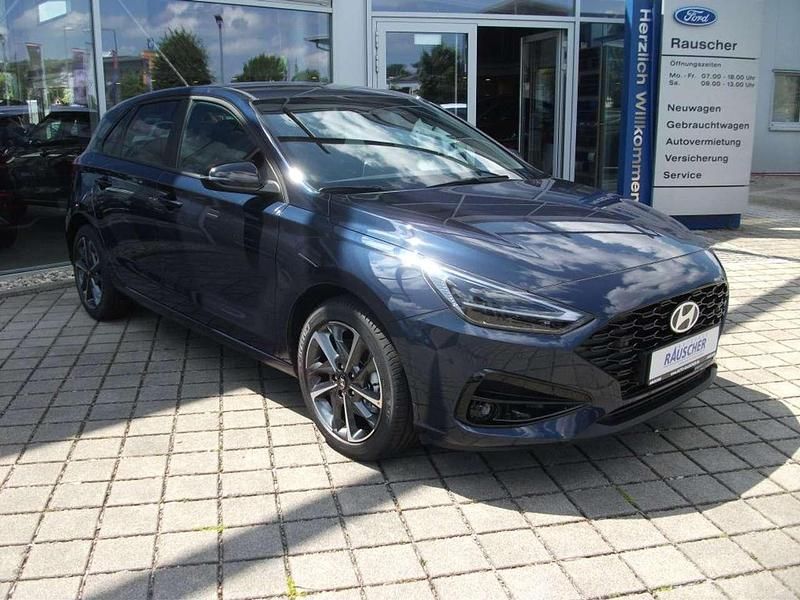 Gebraucht Hyundai i30 Advantage 101 PS (74 kW) 2024 Blau schwarz Limousine