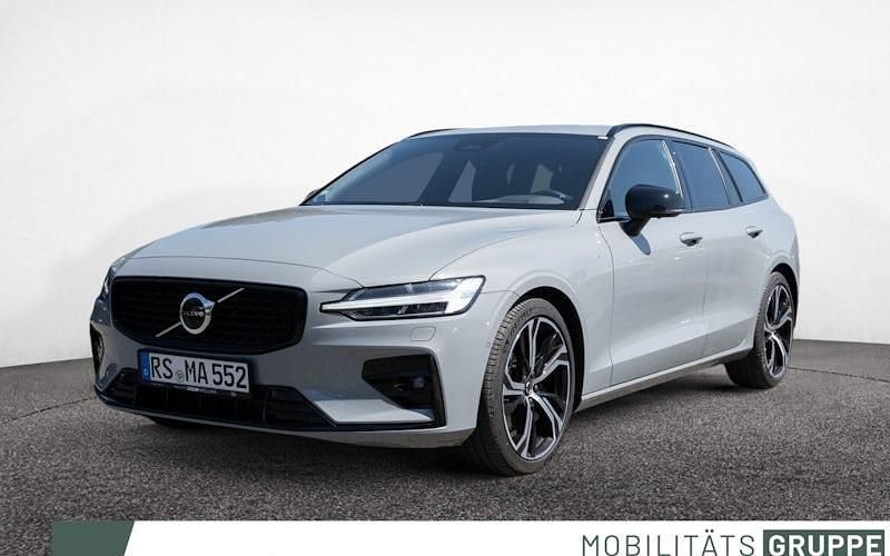 Grau Gebraucht 2025 Volvo V60 Plus Kombi | 47.890 € (Teuer) - Bild 1/4