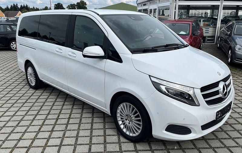 Bergkristallweiss Gebraucht 2015 Mercedes V250 Edition Van / Kleinbus | 24.999 € (Guter Preis) - Bild 1/4