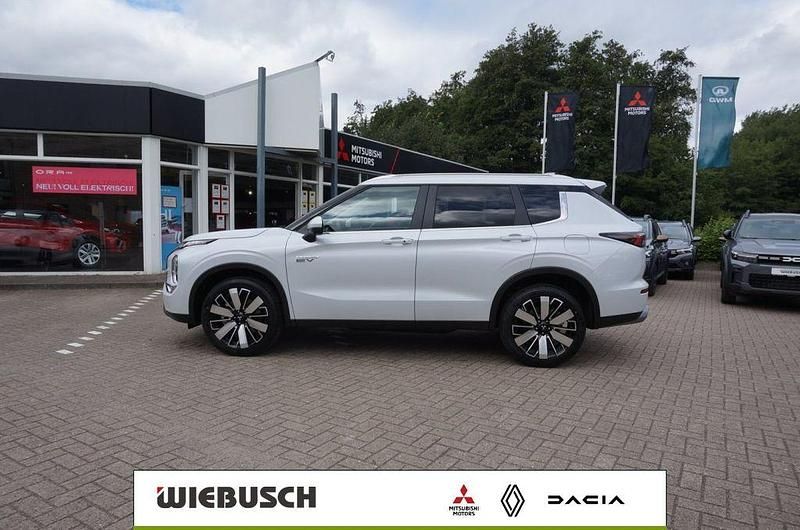Titanweiß Neu 2025 Mitsubishi Outlander P-HEV Edition SUV | 52.480 € (Fairer Preis) - Bild 1/4