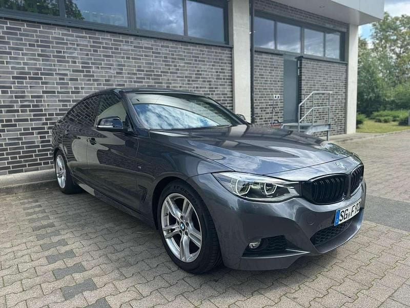 Mineralgrau metallic Gebraucht 2018 BMW 320 M Sport Limousine | 20.600 € (Fairer Preis) - Bild 1/4