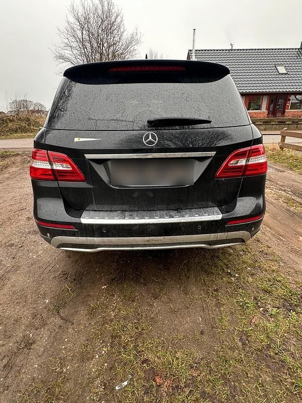 Gebraucht Mercedes ML350 258 PS (189 kW) 2011 Schwarz SUV