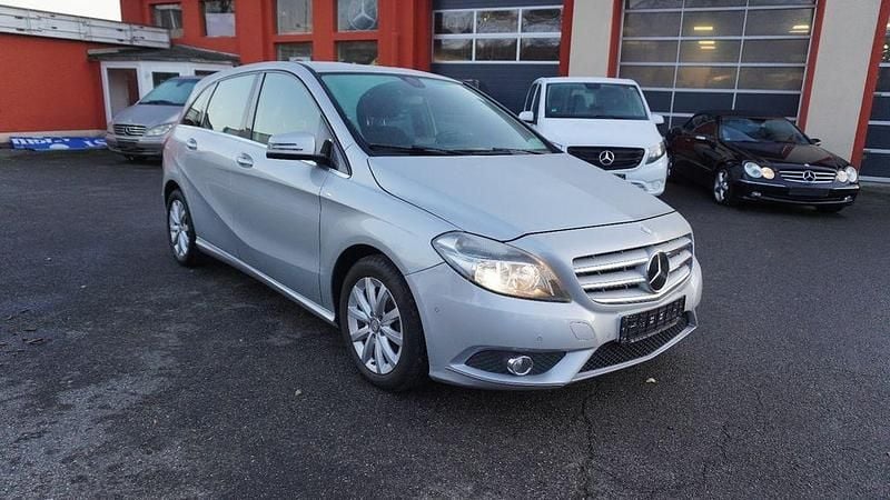 Gebraucht 2015 Mercedes B180 Urban Van / Kleinbus | 11.750 € (Fairer Preis) - Bild 1/4